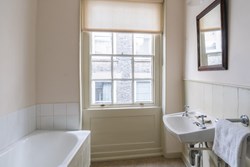 45a Cloth Fair bathroom 1200x800