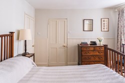 45a Cloth Fair double bed 1200x800