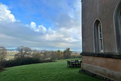Clytha Castle ext picnic 1200x800