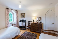 Clytha Castle twin 1200x800