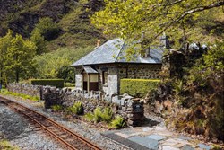 Coed y Bleiddiau ext no train1200x800