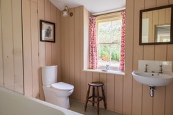 Coed y Bleiddiau int bathroom 1200x800