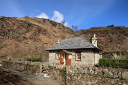 CoedyBleiddiau-exterior-wall-600x400