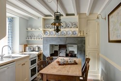 CoedyBleiddiau-interior-kitchen-600x400