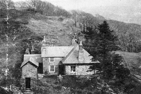 coedybleiddiau-exterior-history1-600x400