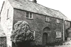 college-history-oldfrontage-600x400