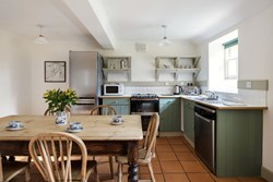 Collegehill House int kitchen 1200x800