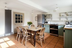 Collegehill House int kitchen 2 1200x800
