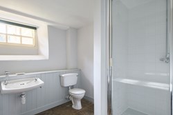 Collegehill House int shower 1200x800