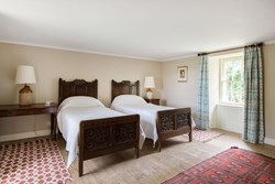 Collegehill House int twin 2 1200x800