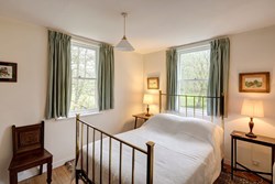 Coombe-chapel-cottage-interior-double-600x400