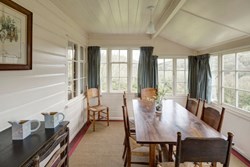 coombecorner-interior-diningroom-600x400-min
