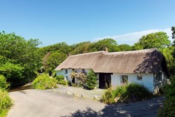 Ford Cottage ext angle 1200x800