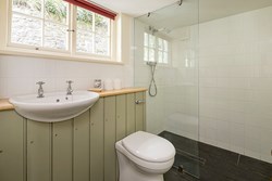 1hawkers-interior-wetroom-600x400