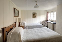 2hawkers-interior-twin2-600x400