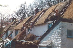 Hawkers-restoration-thatching-600x400