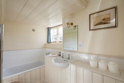 1millhouse-interior-bathroom-600x400