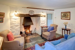 2hawkers-interior-sittingroomfire-600x400