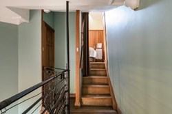 Coop-House-Int-Stairs-To-Single-600x400