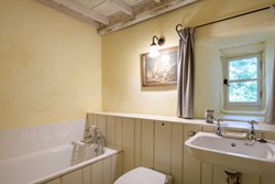 Cowside bathroom 1200x800
