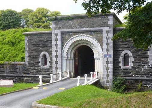 crownhillfort-exterior-entrance-450x321