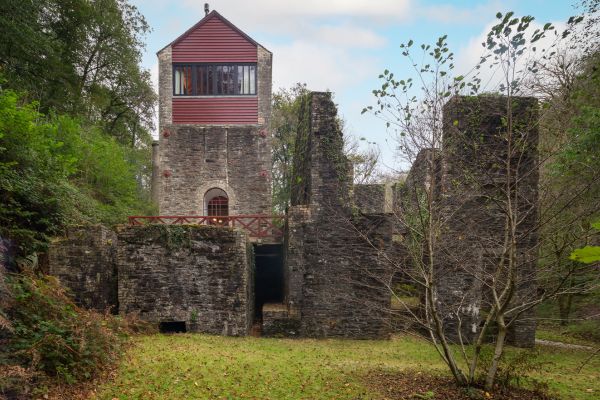 How To Make A Medieval House With Mining Area