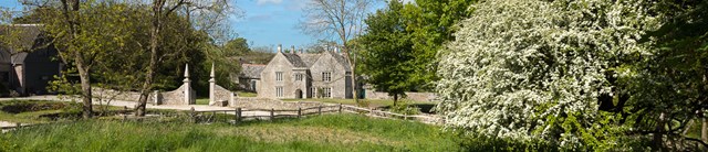 DunshayManor-exterior-blossom2-1600x345