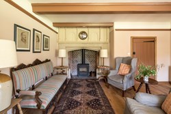 DunshayManor-interior-diningroomfire-600x400