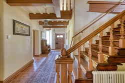 DunshayManor-interior-hallway-600x400