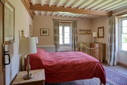 DunshayManor-interior-redboublebedroom-600x400