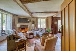 DunshayManor-interior-sittingroom-600x400