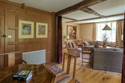 DunshayManor-interior-sittingroomparlourview-600x400