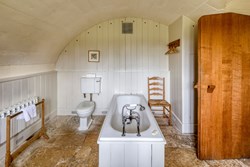 East Banqueting House bathroom 1200x800