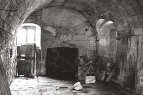 eastbanquetinghouse-restoration-guttedinterior-600x400
