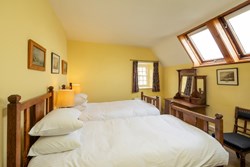 Egyptian House 3rd floor twin bed 1200x800