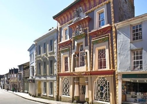 egyptianhouse-exterior-listdisplay-450x321