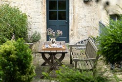 Elton House ext garden 1200x800