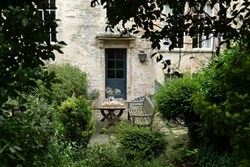Elton House ext garden wide 1200x800