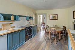 Elton House kitchen to door 1200x800