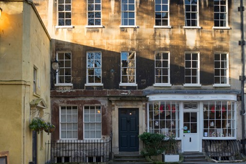 EltonHouse-exterior-front-600x400