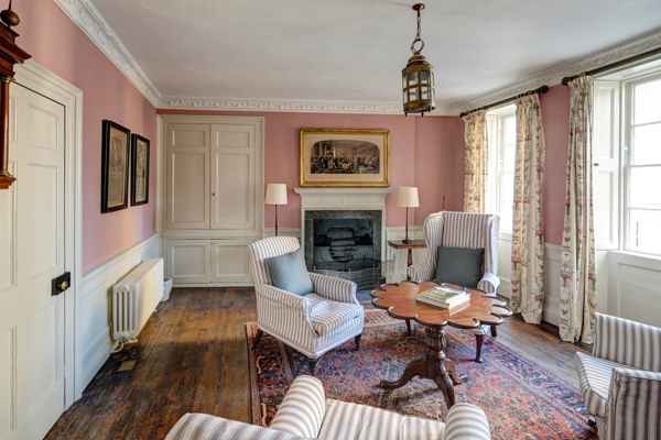 EltonHouse-interior-snug-600x400.jpg