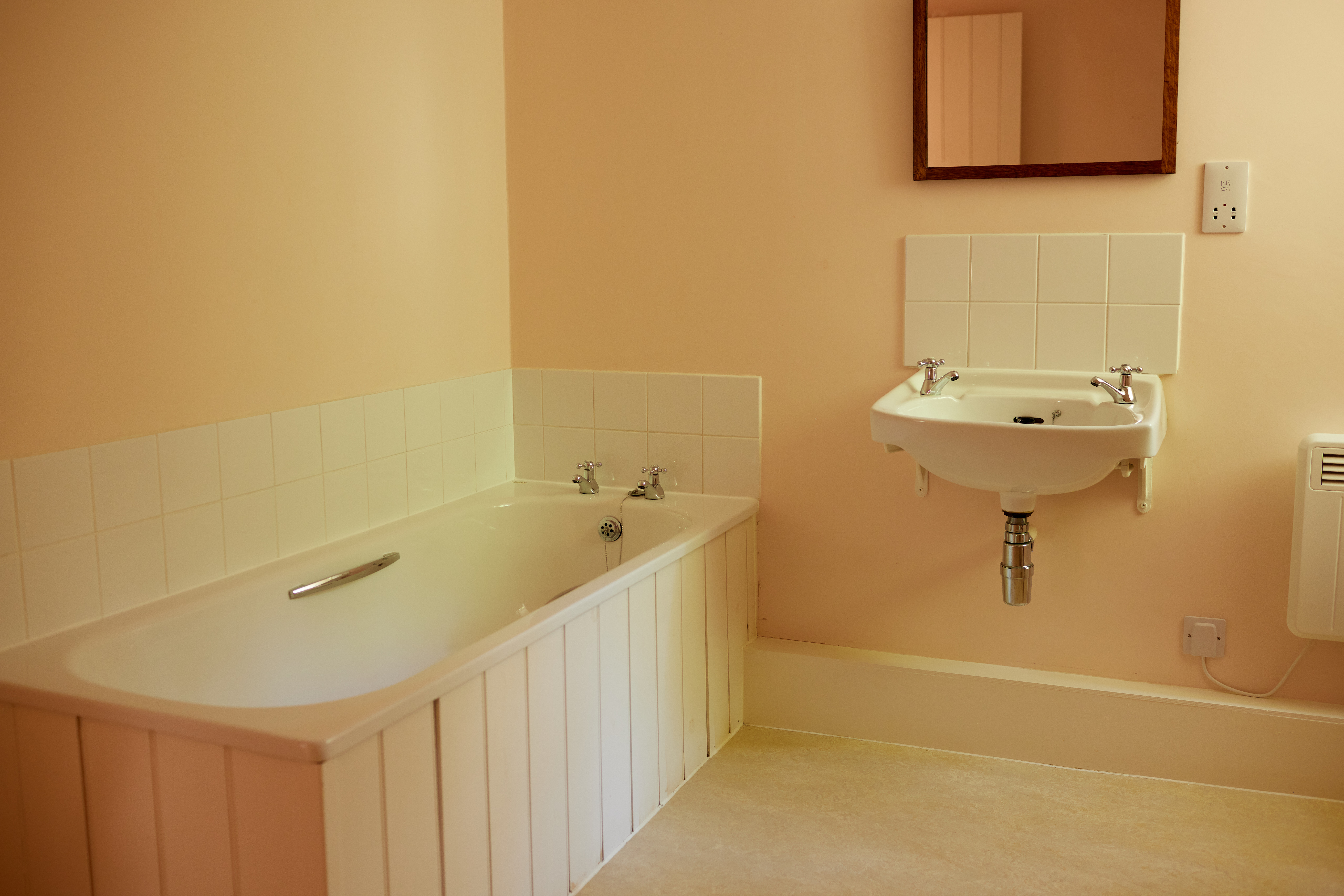 pond-cottage-bathroom-new