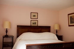 pond-cottage-bedroom-double