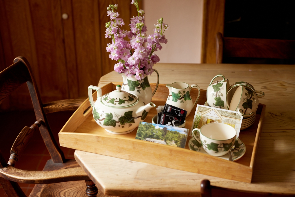 pond cottage kitchen tray 1200x800