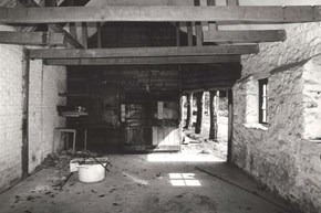 pondcottage-restoration-guttedinterior1983-600x400