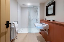 Fairburn Tower shower room 1200x800