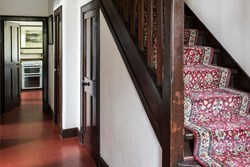 Ferryman's Cottage int stairs 1200x800
