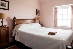 Ferrymans-interior-doublebed-600x400
