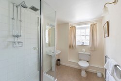 Fiel House int shower room 1200x800