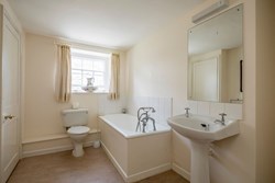 Field House int bathroom 1200x800